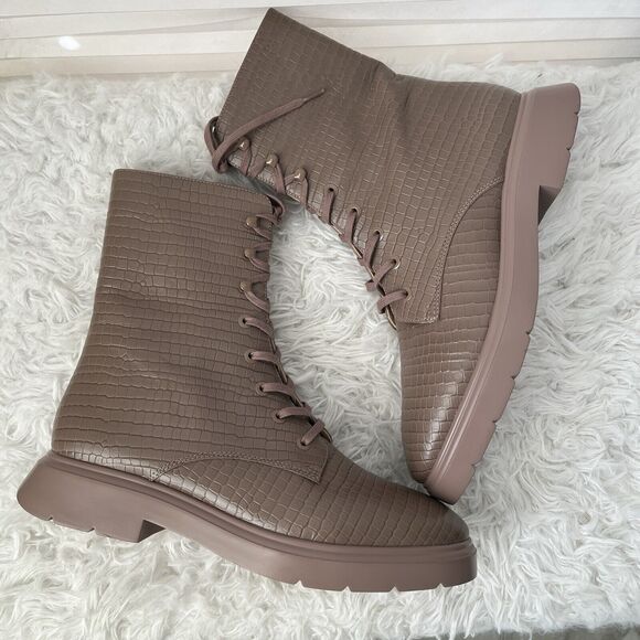 Stuart Weitzman McKenzee Combat Bootie size 8B, Taupe Croc embossed leather - Picture 5 of 9